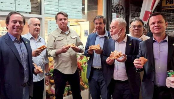 Presidente de Brasil come pizza en calles de Nueva York (Foto: Twitter @jmkarg)