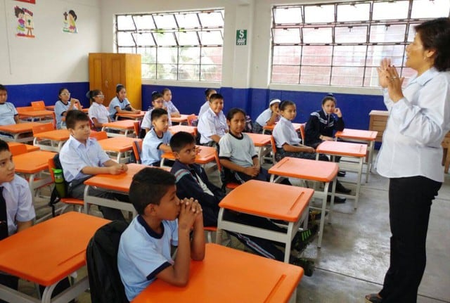 Nada es motivo para impedir el ingreso de los escolares a la escuela. (Foto: Andina)