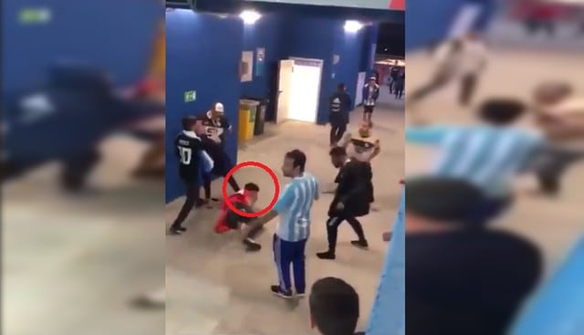 Hinchas argentino agredieron a croata afuera del estadio Nizhny Novgorod. (Foto: Facebook / Goal en español)