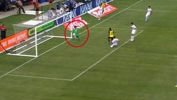 'Memo' Ochoa se lució con tremenda atajada para evitar gol de Ecuador en amistoso. (Captura: TUDN)