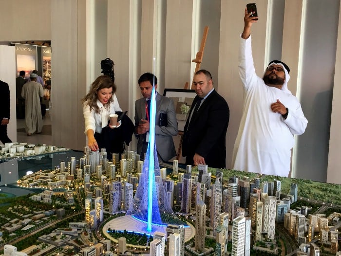 La construcción de la torre más alta del mundo se inició en Dubai.