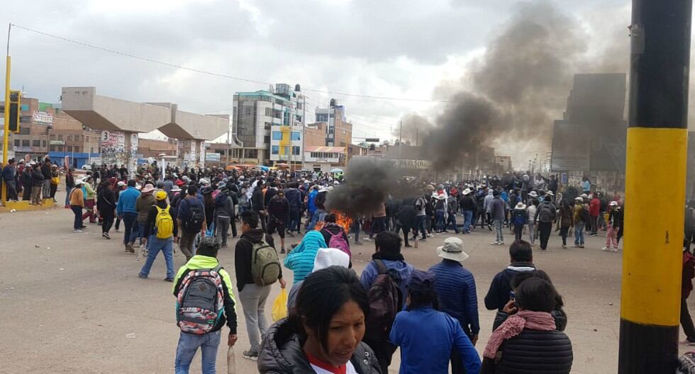 Puno: Estudiantes intentan tomar aeropuerto de Juliaca y queman una caseta (GEC)