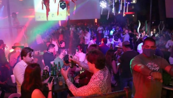 "Las discotecas son un centro donde se pueden expandir y propagar los virus y por precaución creo que no debían ser autorizadas", opina el exministro de Salud Óscar Ugarte. (Foto: Cuartoscuro)