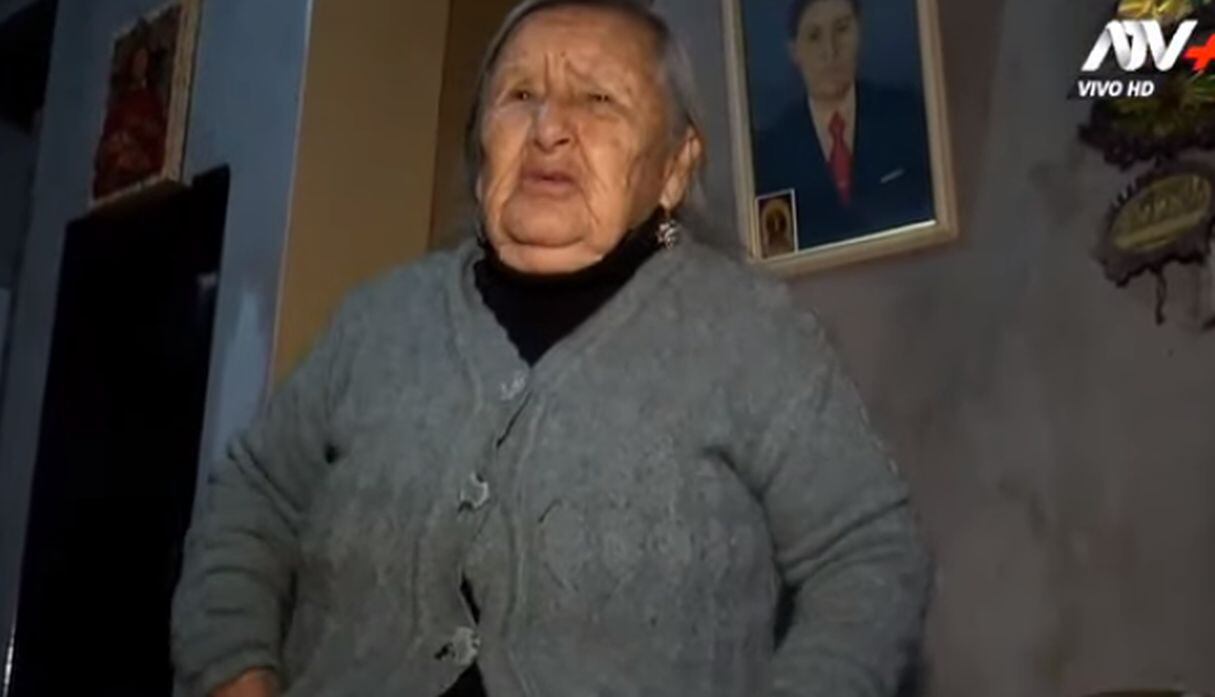 Esperan a abuelita a la salida del banco para secuestrarla y robarle su gratificación. Foto: Captura de ATV Noticias
