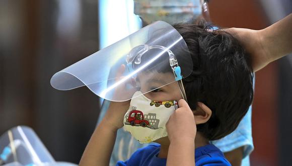 Según informan los funcionarios de la salud estadounidense, el incremento de casos por infección de covid-19 en niños se dio a mediados de febrero. (Foto de Luis ACOSTA / AFP).