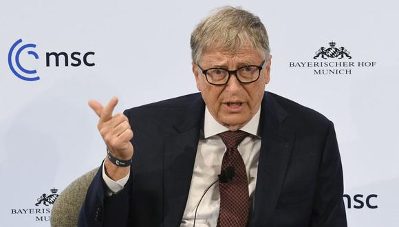 El multimillonario filántropo Bill Gates informó a través de Twitter que se aislará hasta que se recupere del COVID-19. (Foto: THOMAS KIENZLE / AFP)