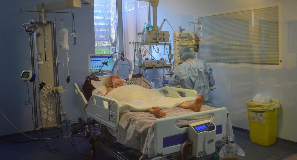 El vídeo registra el preciso momento en el que algunos miembros del equipo de la unidad de cuidados intensivos le retira la intubación al paciente. (AFP/Referencial).