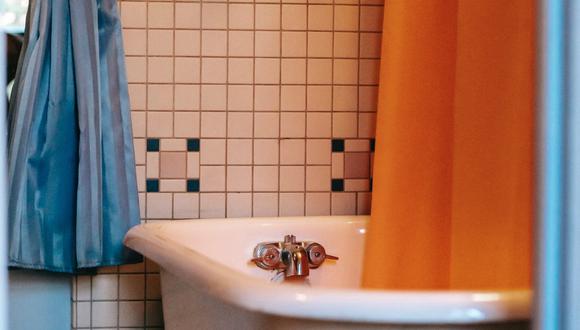 Con estos trucos caseros podrás dejar como nuevas las cortinas del baño y libres de moho. (Foto: Pexels)