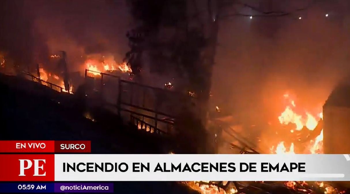 Voraz incendio consume local de Emape de la Municipalidad de Lima.