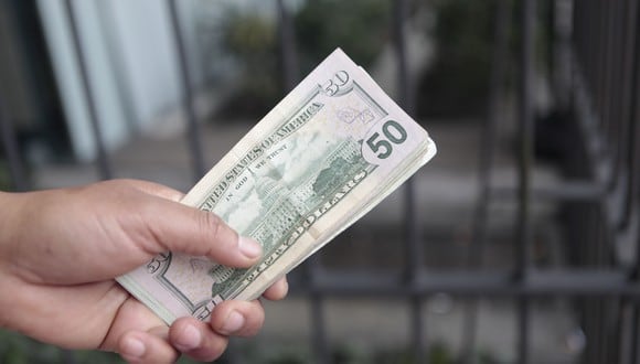 Precio del dólar opera al alza en México. (Foto: GEC)