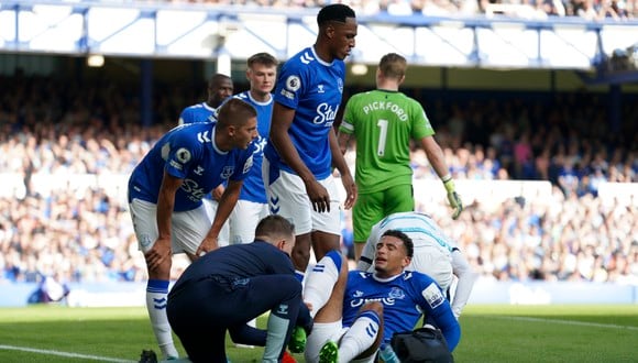Ben Godfrey salió lesionado en el Everton vs. Chelsea. (Foto: AP)