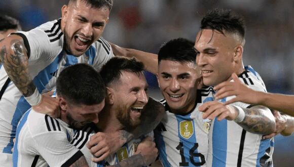 Lionel Messi y compañía salen por otro triunfo para seguir celebrando la Copa del Mundo. (Foto: AFP)
