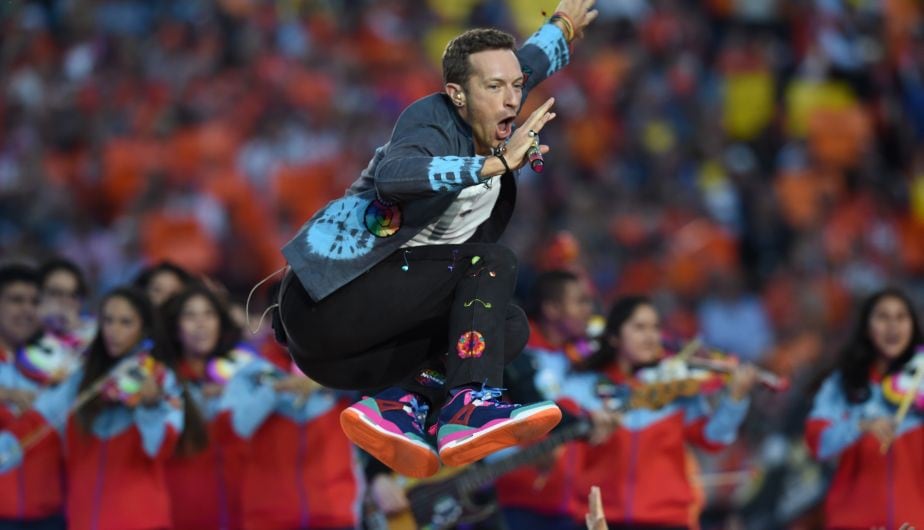 La presentación de Coldplay fue uno de los momentos más impactantes de la noche. Hicieron vibrar a los espectadores con algunos temas, en donde se incluyó su último sencillo, ‘Adventure of A Lifetime’. (AFP)