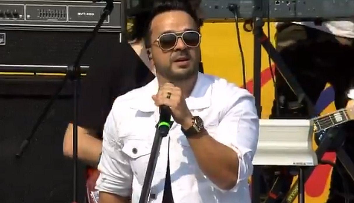 El cantante Luis Fonsi ofreció un espectacular show musical con los temas "Despacito" y "No me doy por vencido". (Foto: Captura de video)