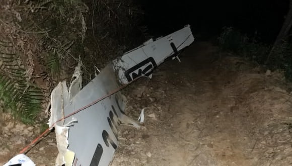 Parte de los restos de un avión de pasajeros de China Eastern que se estrelló contra la ladera de una montaña en el condado de Tengxian, ciudad de Wuzhou, en la región sureña de Guangxi en China. (Foto: AFP)