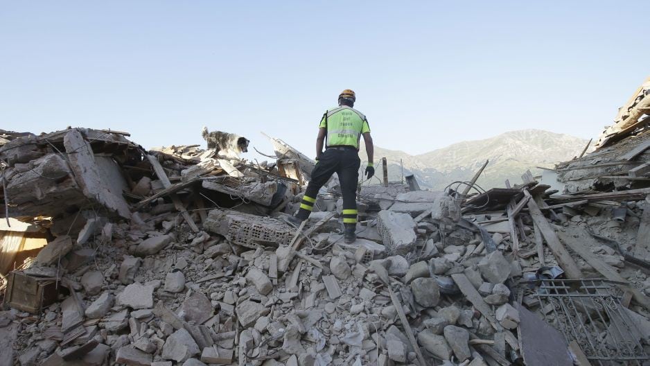 Sube a 291 la cifra de muertos por devastador terremoto en Italia. (AP)