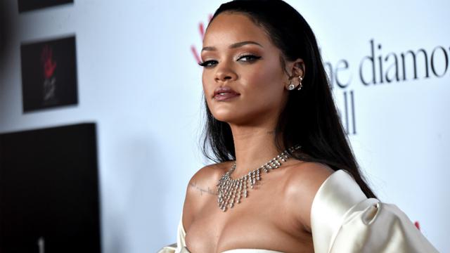 Rihanna causó la ira de sus fanáticos al publicar una polémica foto en Instagram.