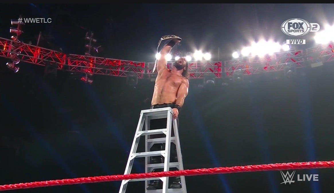 Seth Rollins sufrió más de la cuenta para retener su título Intercontinental de WWE. (Captura Fox Sports 2)