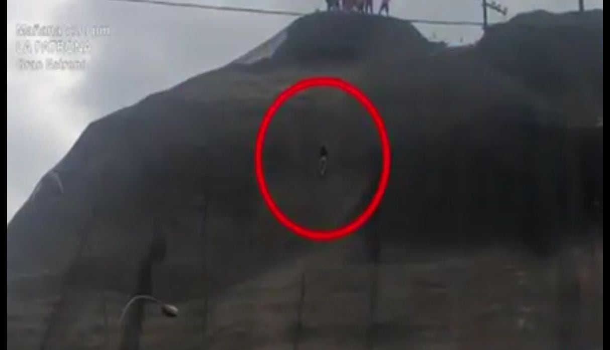 Mujer se arroja del acantilado en la bajada de Armendáriz