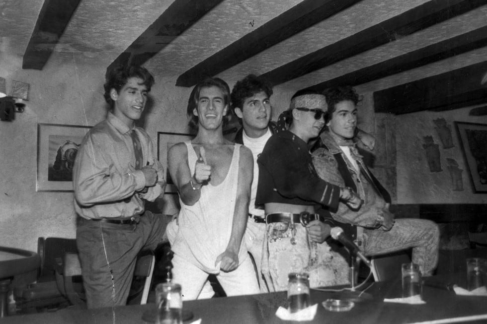 Tras un comienzo desapasionado y algunos cambios en la conformación de la banda, Magneto se hizo poco a poco un nombre en la escena local, y luego conquistando varios países, incluido el Perú, sobre todo tras el lanzamiento del disco “Vuela, vuela”. Gracias a su gran trabajo, los cantantes lograron marcar a toda una generación a lo largo de América Latina y sin duda, enamoraron a muchas jóvenes con sus particulares coreografías y sus ritmos contagiosos.