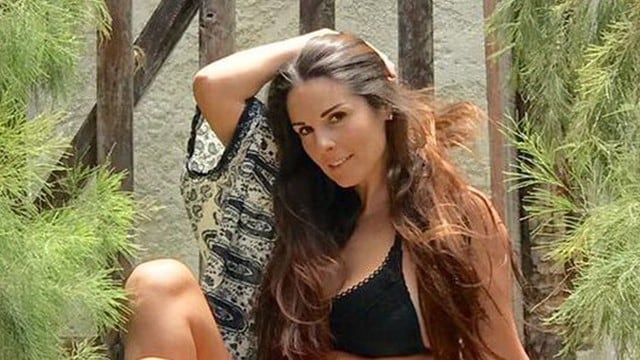 Rebeca Escribens publica foto donde se luce en bikini y muestra orgullosa sus "rollitos"