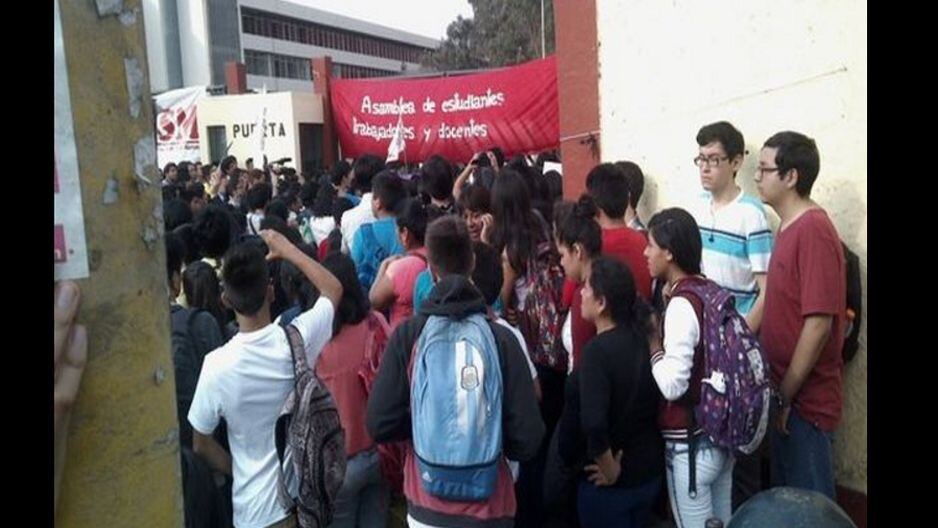 Pedro Cotillo se resiste a dejar la UNMSM, pero su firma no tiene validez por lo que los alumnos son los más perjudicados. (Foto: Twitter)
