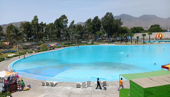 La piscina más grande de Lima se encuentra en San Juan de Lurigancho.