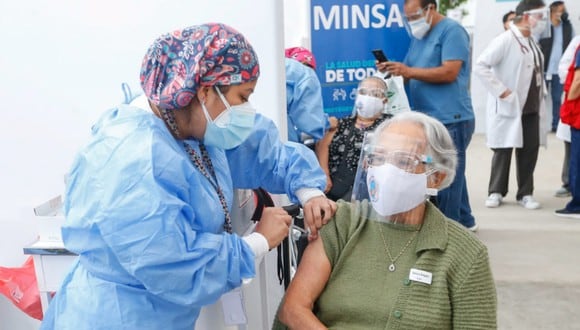 Vacunación a adultos mayores de 70 a 79 años en Lima y Callao inicia el próximo viernes 30 de abril. (Foto: Minsa)