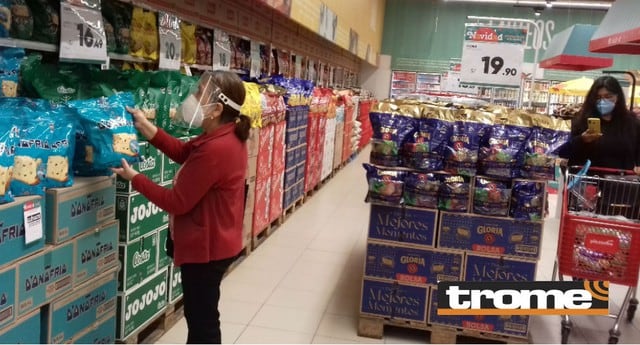 Venta de panetones aumenta en supermercados por fiestas. Perú superó en consumo a Italia. (Foto: Isabel Medina / Trome)