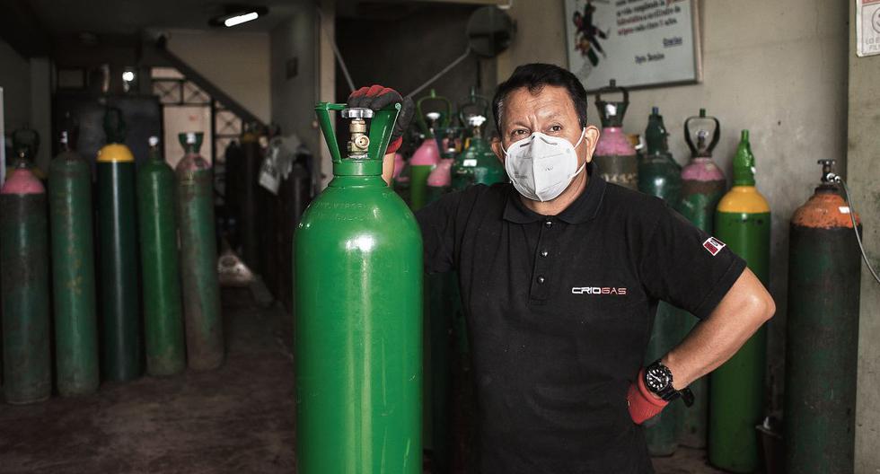 Luis Barsallo, un vendedor de oxígeno del Callao, sorprendió al país cuando se rehusó a subir los precios de sus balones pese a la alta demanda. (Joel Alonzo / GEC)