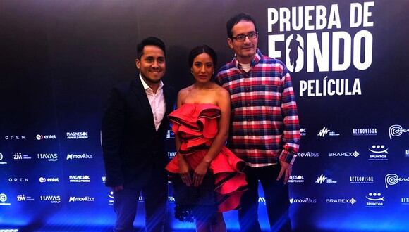 Inés Melchor junto a los directores del documental "Prueba de fondo", Oscar Bermeo y Christian Acuña. (Foto: Facebook Inés Mlechor)