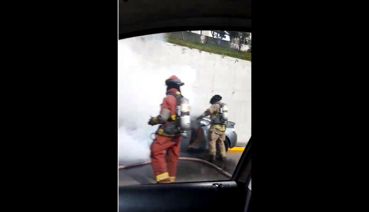 Vehículo plomo se incendio en Vía Expresa.