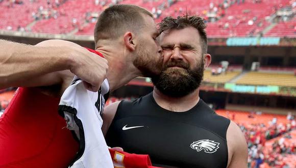 Jason y Travis Kelce, los hermanos rivales en el Super Bowl (Foto: The Philadelphia Inquirer)