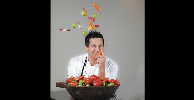 El chef Flavio Solórzano da consejos a jóvenes que se inician en la gastronomía