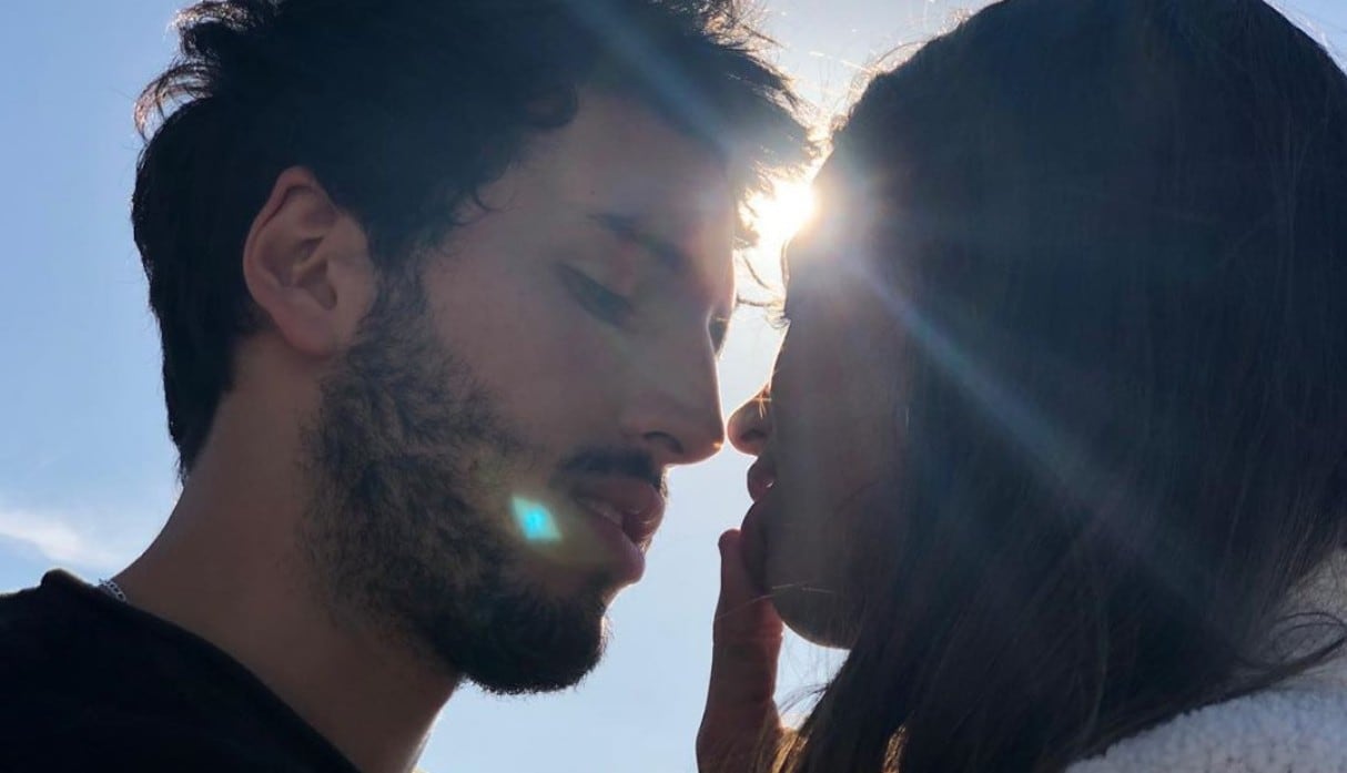 Sebastián Yatra y Tini Stoessel son captados dándose un beso (Foto: Instagram)