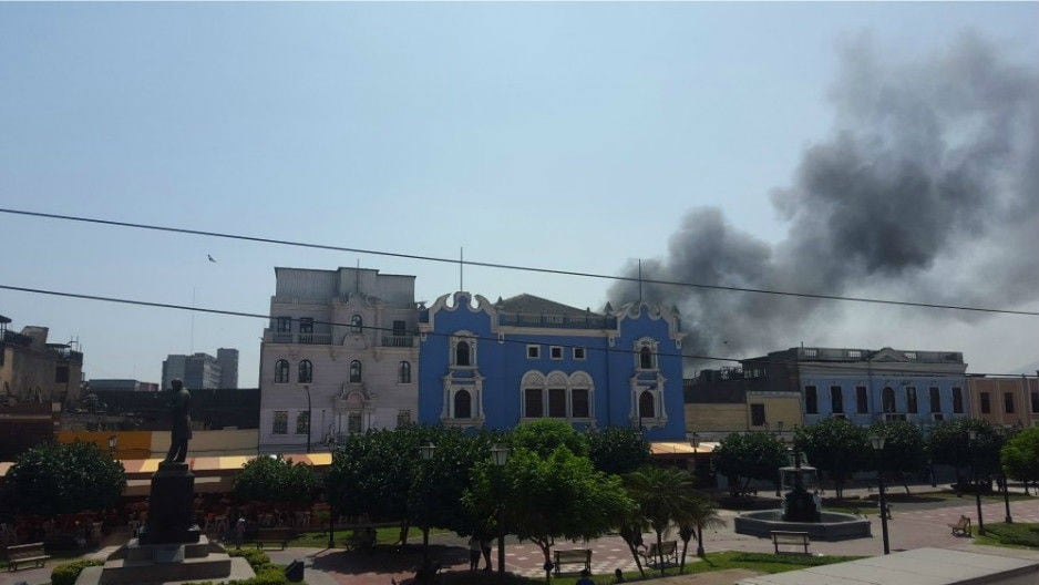 Un incendio se desarrolla en entre los jirones Huallaga y Paruro. (Redes Sociales)