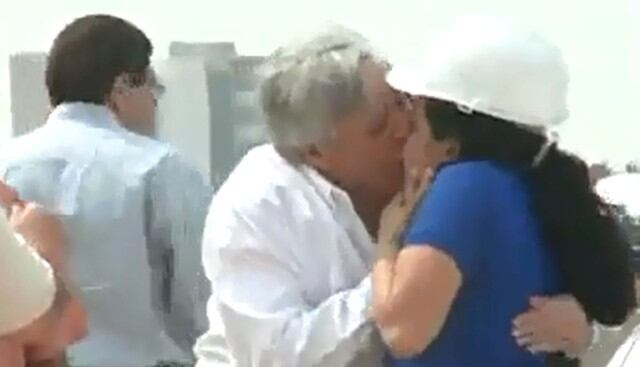 Alcalde besó contra su voluntad a joven ingeniera. (Captura:YouTube)