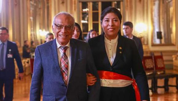 Aníbal Torres y Betssy Chávez