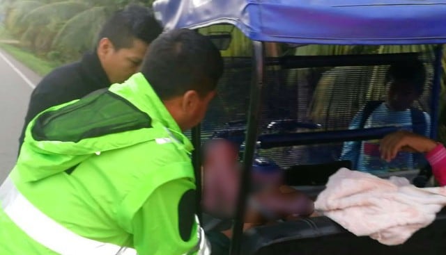 Policías ayudan a embarazada a dar a luz en mototaxi mientras se trasladaba al hospital