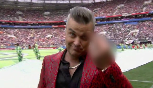 Robbie Williams: su necesario y ofensivo gesto en la inauguración del mundial Rusia 2018