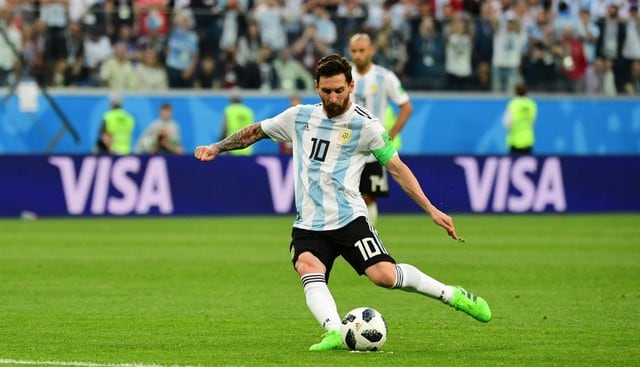 Argentina vs Nigeria: Lionel Messi y su casi GOL tras patear un magistral tiro libre  | VIDEO