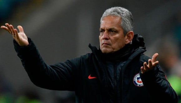 Reinaldo Rueda sigue siendo cuestionado en Chile por no ir a Qatar 2022. (Foto: AFP)