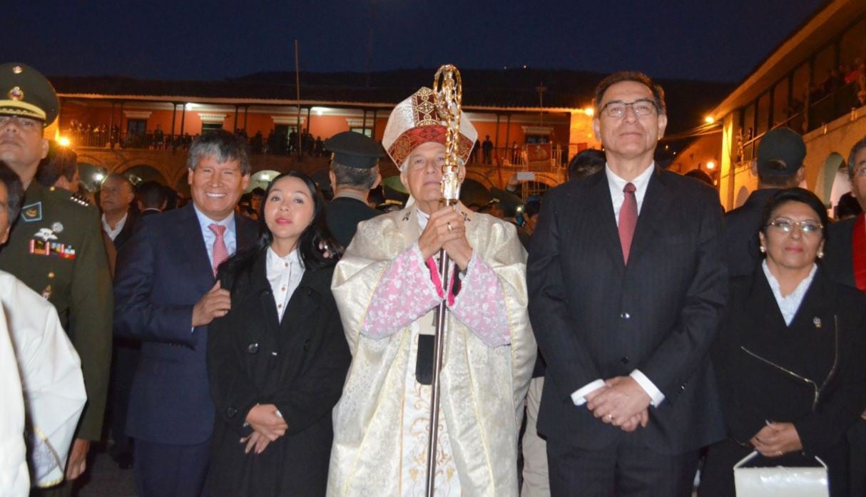 Martín Vizcarra fue a la procesión de Ayacucho por Semana Santa. Foto: Andina