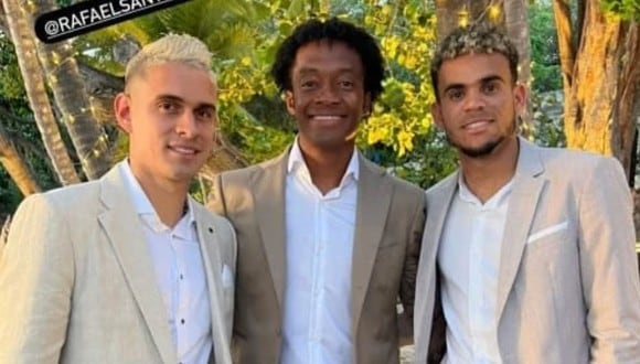 Juan Cuadrado se mostró junto a Santos Borré y Luis Díaz en el matrimonio de Mateus Uribe. (Foto: Instagram)