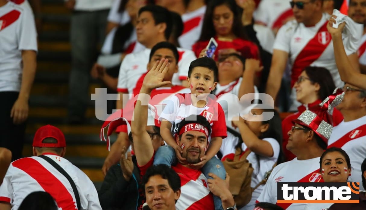 Hinchas alientan a Perú en el Estadio Nacional donde enfrenta a Ecuador: (Fotos: Gian Avila)