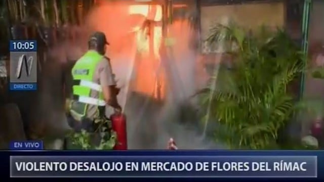 Rímac: Se registra incendio tras violento desalojo en el Mercado de Flores