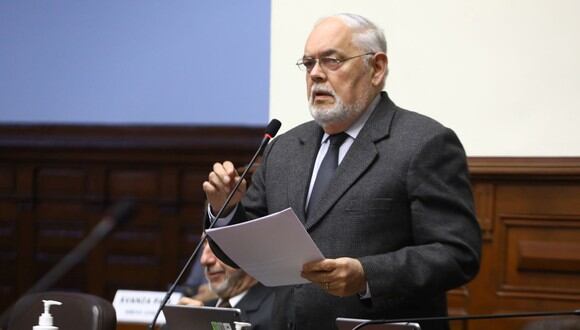 Jorge Montoya presenta propuesta para que policías puedan abatir a delincuentes armados . Foto: Congreso