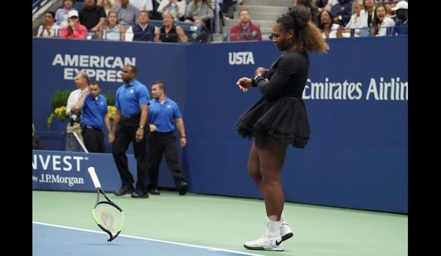 Serena Williams se enfureció en la final del US Open ¡Lloró, insultó al árbitro y rompió su raqueta!