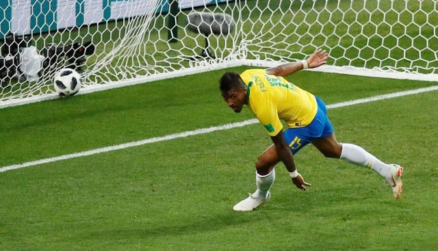Gol de Paulinho a Serbia por el Mundial Rusia 2018