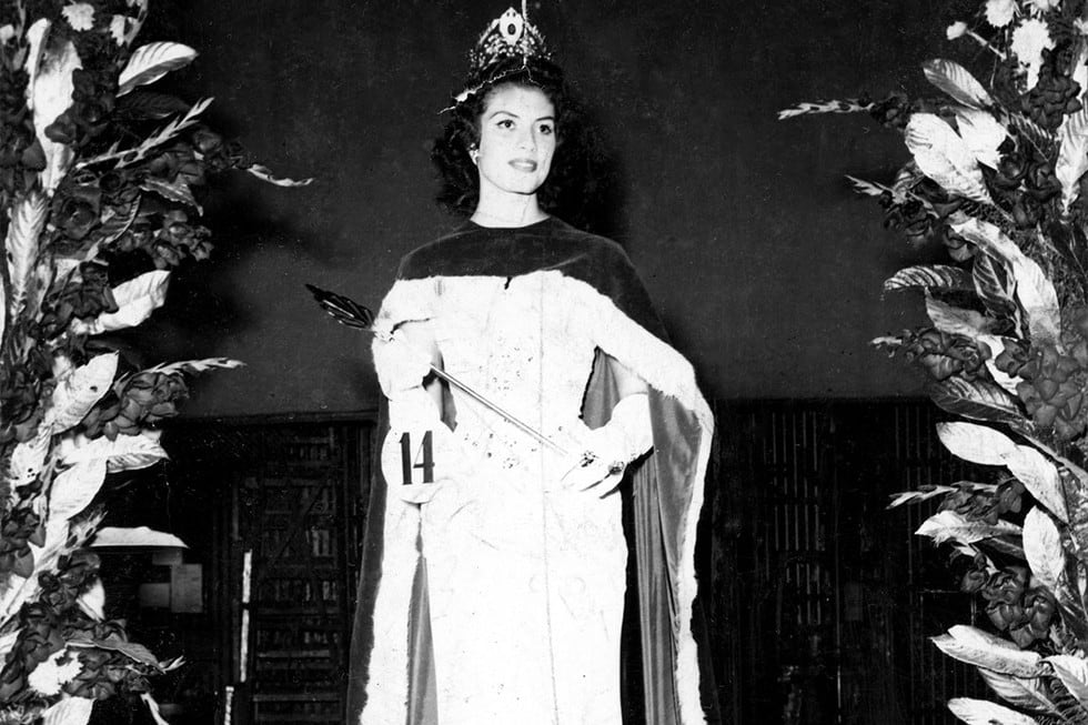Hoy celebramos el cumpleaños de la primera mujer latinoamericana en convertirse en la más bella del universo, está guapísima mujer ganó con tan solo 17 años el concurso de belleza Miss Universo 1957, Gladys Zender del Perú.
